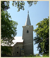Kostol sv. Štefana a 300 ročná lipa pred kostolom - Ubytovanie Krupina
